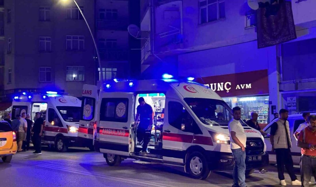 Elazığ’da Nailbey Mahallesi Şehit İdris Doğan Caddesi’nde meydana gelen trafik