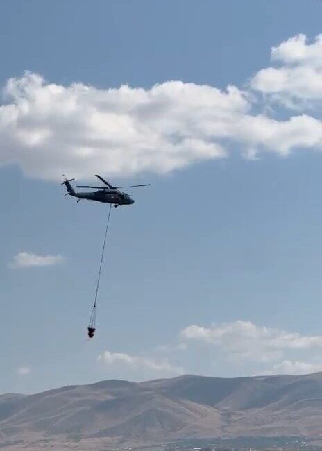 Karakoçan ilçesine bağlı kırsal alanda çıkan yangın, ormanlık alana sıçradıktan