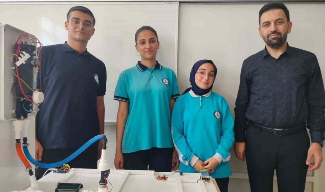 Elazığ’ın Keban ilçesindeki Keban Çok Programlı Anadolu Lisesi öğrencileri, su