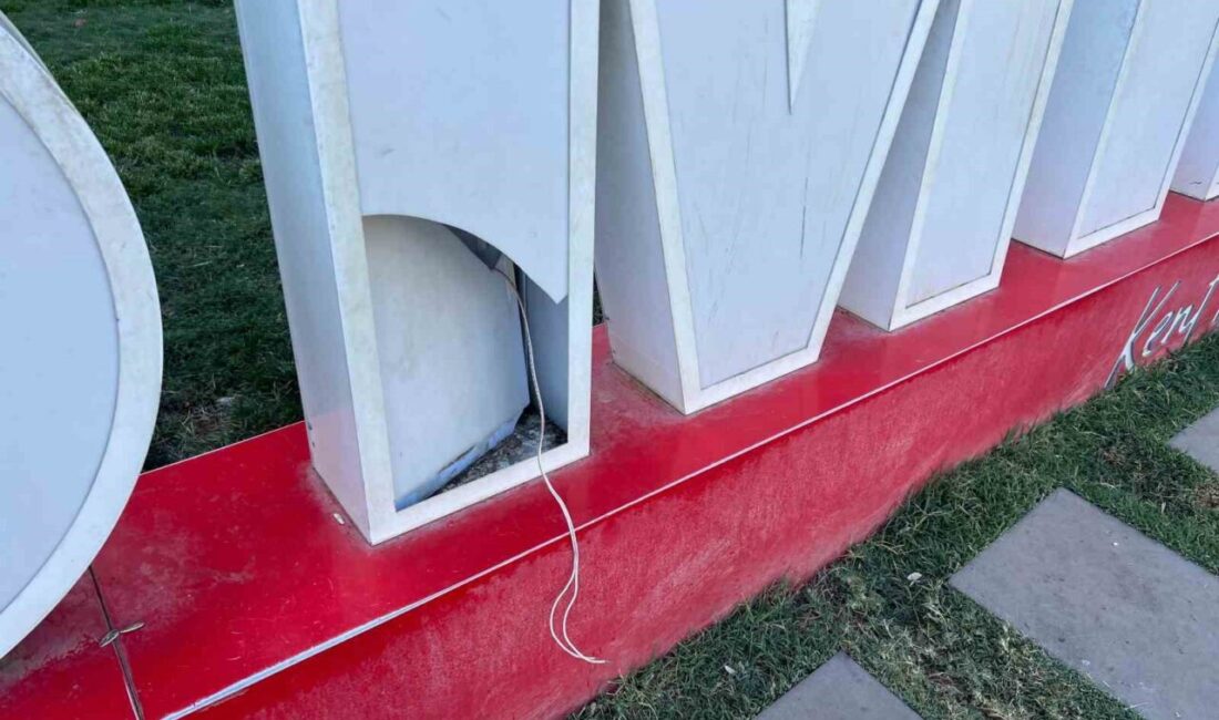 Bismil ilçesinde Meydan Kent Parkı’nda ailesiyle vakit geçiren 4 yaşındaki
