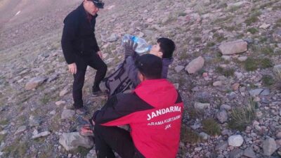 Kayseri’nin Hacılar ilçesinde Erciyes Dağı’nda yürüyüş yaparken mahsur kalan bir