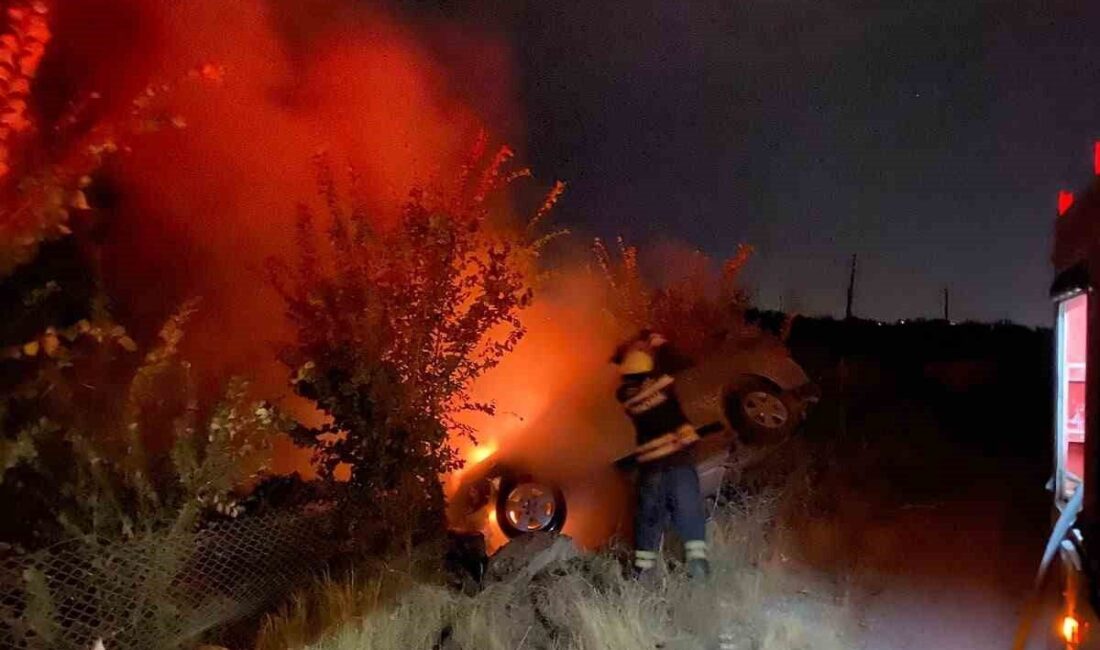 Erzincan’da, Ertuğrul Gazi Mahallesi 307. Sokak’ta bir araçta çıkan yangın,