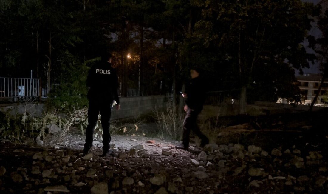 Erzincan’da polis ekipleri, çalışmaları sırasında pencereyi kırarak kaçan 3 yabancı