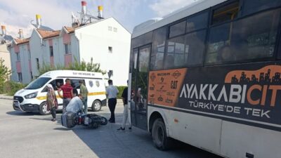 Erzincan’da, şehir içi yolcu taşımacılığı yapan bir midibüs ile bir