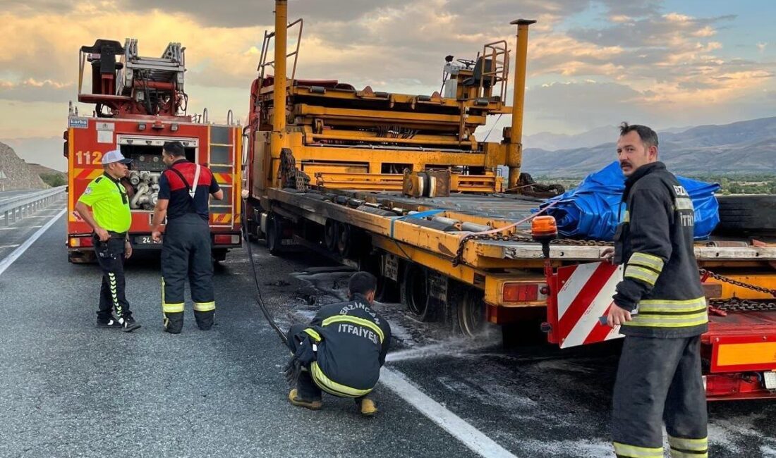 Sivas’tan Erzincan istikametine seyreden bir tırın dorsesi, Sakaltutan Geçidi’nden iniş