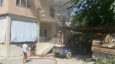 Erzin ilçesinde bulunan, 2 katlı bir evin üst katında çıkan