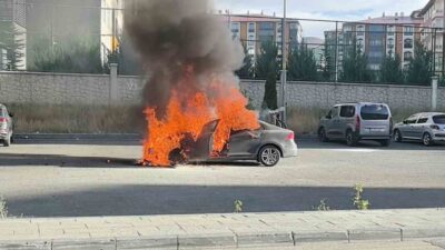 Erzurum’un Palandöken ilçesinde, Yıldızkent semtinde bir otomobil alev aldı ve