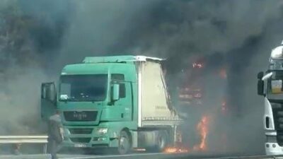 Esenyurt’ta bulunan TEM Otoyolu’nda bir tır, henüz belirlenemeyen bir sebepten