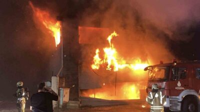 Esenyurt, İstanbul’da bir oto lastikçi dükkanında çıkan yangın, yanındaki 4