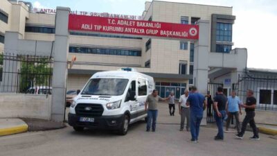 Antalya’nın Korkuteli ilçesinde boşanma sürecinde olduğu belirtilen eşinin, kayınvalidesi ve