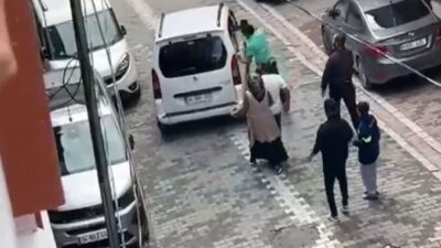 Esenyurt’ta Tanık Olunan Tartışma Anlık Görüntülendi İstanbul’un Esenyurt ilçesinde meydana