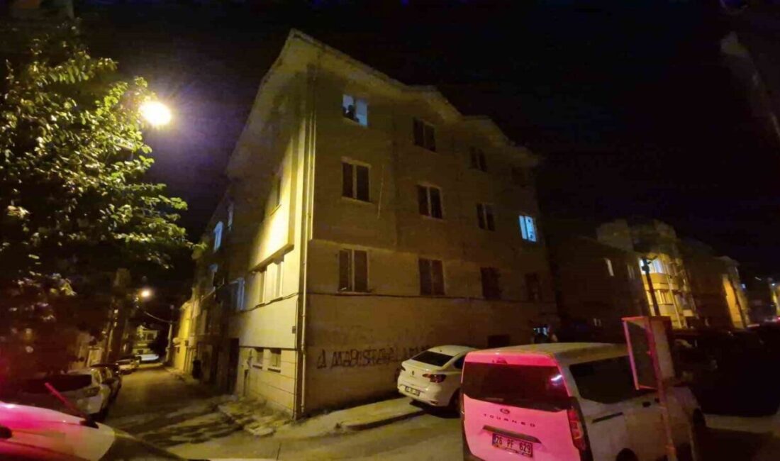 Eskişehir’de bir apartmanın ikinci katından düşen ve yaralanan bir kişi