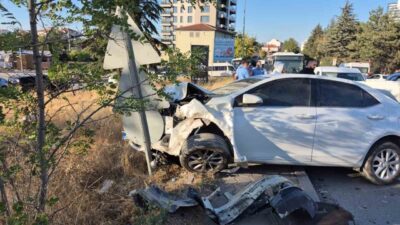 Eskişehir’de meydana gelen zincirleme trafik kazasında 4 araç karıştı ve