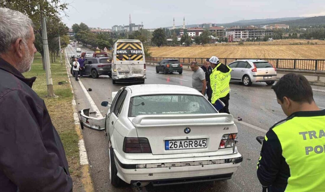 Eskişehir’de, Atatürk Bulvarı’nda meydana gelen zincirleme trafik kazasında 7 araç