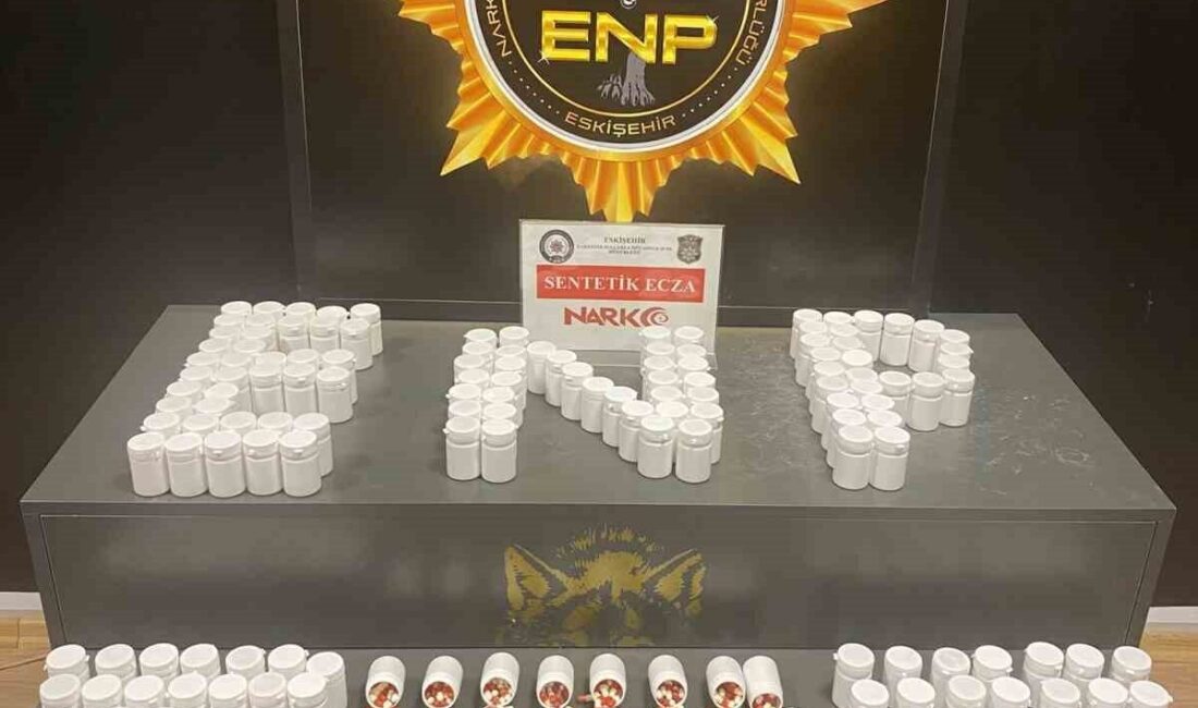 Eskişehir’de, polisin durdurduğu bir araçta gerçekleştirilen aramada 8.067 adet sentetik