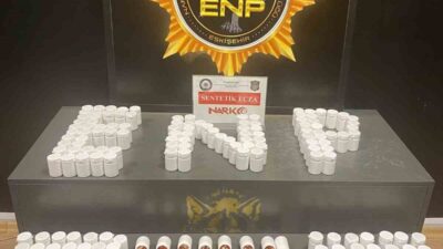 Eskişehir’de, polisin durdurduğu bir araçta gerçekleştirilen aramada 8.067 adet sentetik