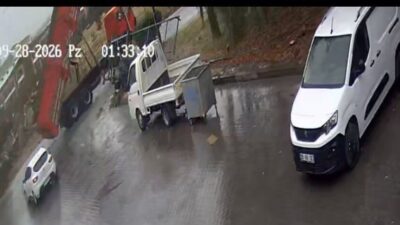 Eskişehir’de bir kamyon, damperi açık bir şekilde seyir halindeyken bir