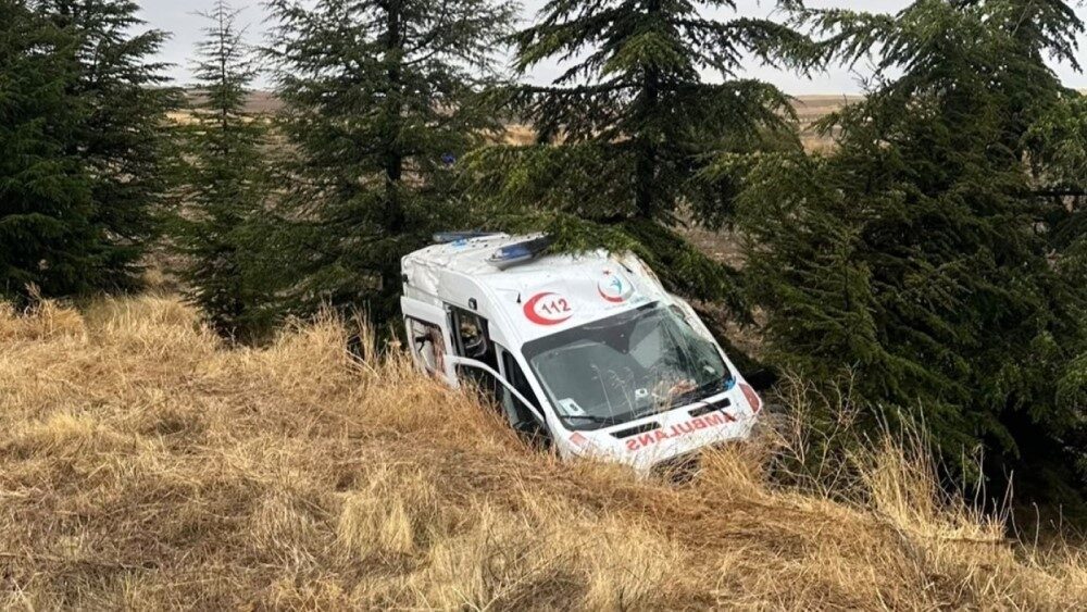 Eskişehir’in Han ilçesinden kent merkezine hasta taşıyan bir ambulansın Taşlık
