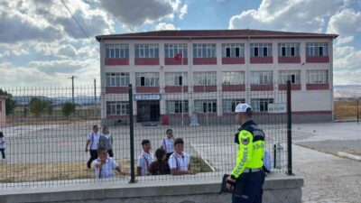 Eskişehir’de, Eskişehir İl Jandarma Komutanlığı ekipleri tarafından okul güvenliğinin ve