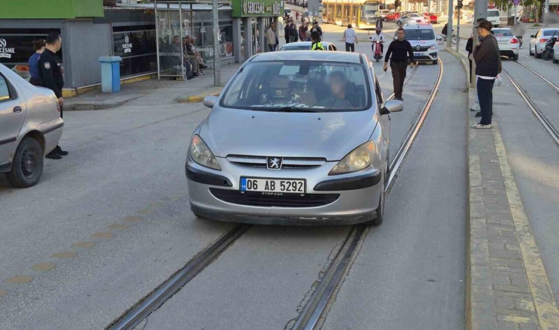 Eskişehir’de bir otomobilin çarpması sonucu yaralanan yaşlı bir kadın hastaneye