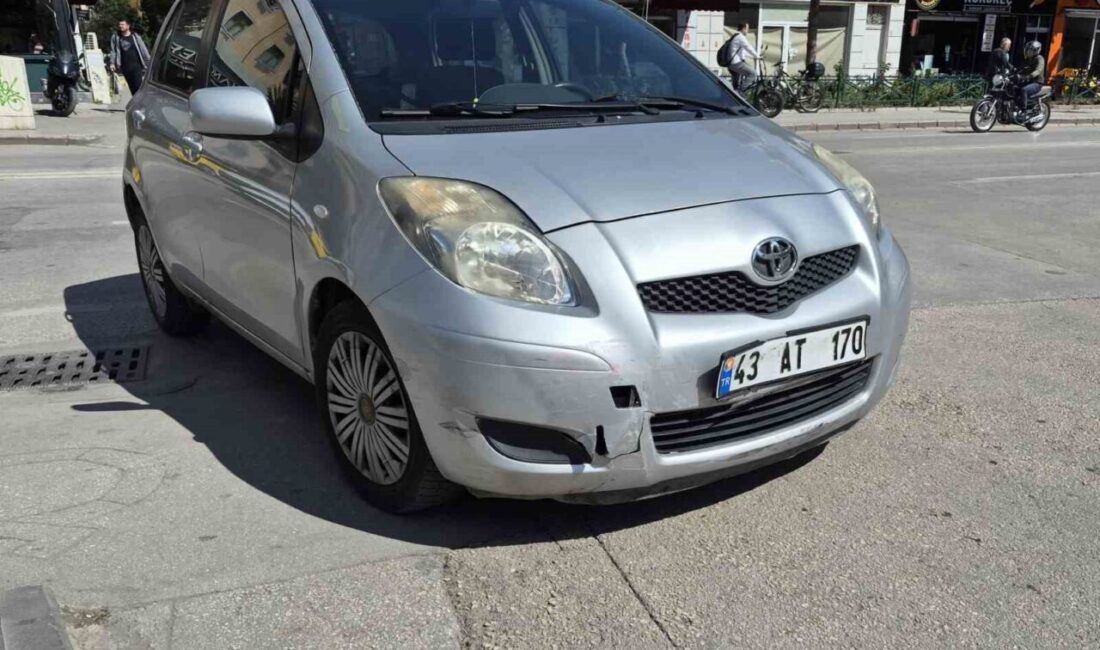 Eskişehir’de bir trafik kazası meydana geldi ve motosiklet sürücüsü yaralandı.