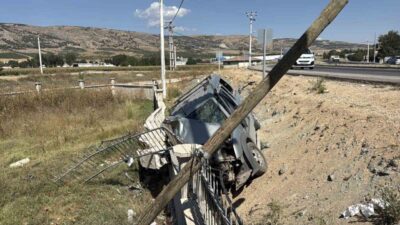 Eskişehir-Sarıcakaya kara yolunda meydana gelen trafik kazasında bir hafif ticari
