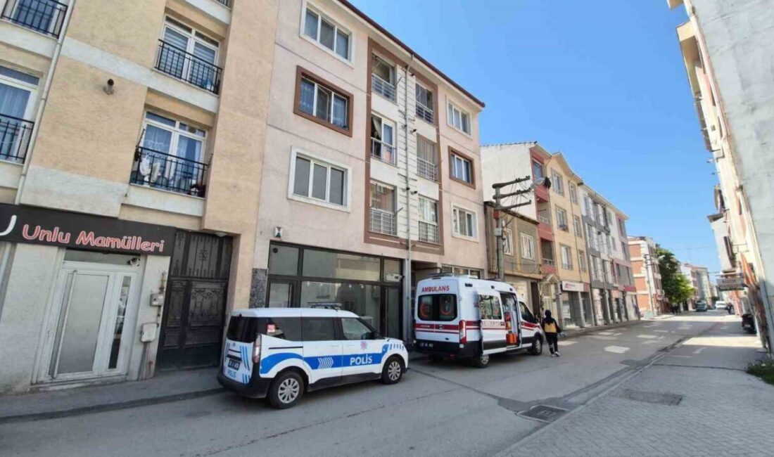 Eskişehir’de 80 yaşındaki bir adam, evinde yataktan düşerek yaralandıktan sonra