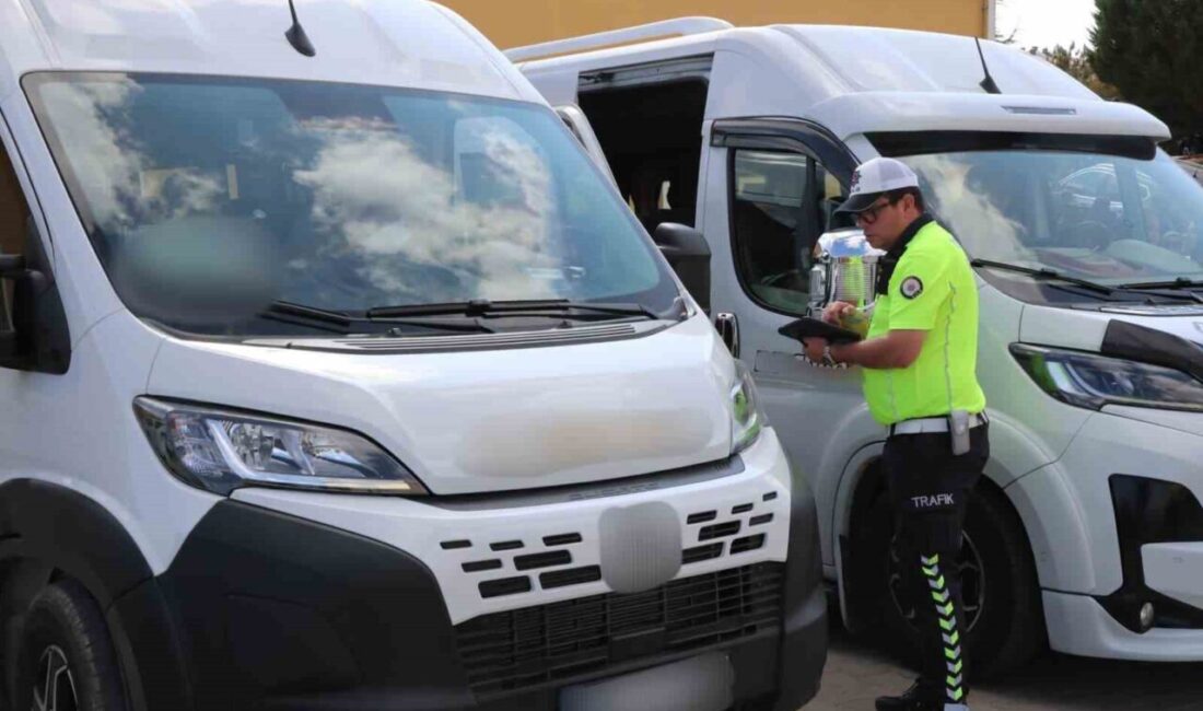 Eskişehir’de yeni eğitim öğretim yılının başlamasıyla birlikte polis ekipleri, okul
