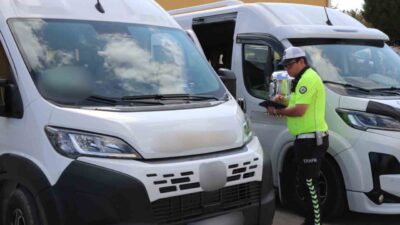 Eskişehir’de yeni eğitim öğretim yılının başlamasıyla birlikte polis ekipleri, okul