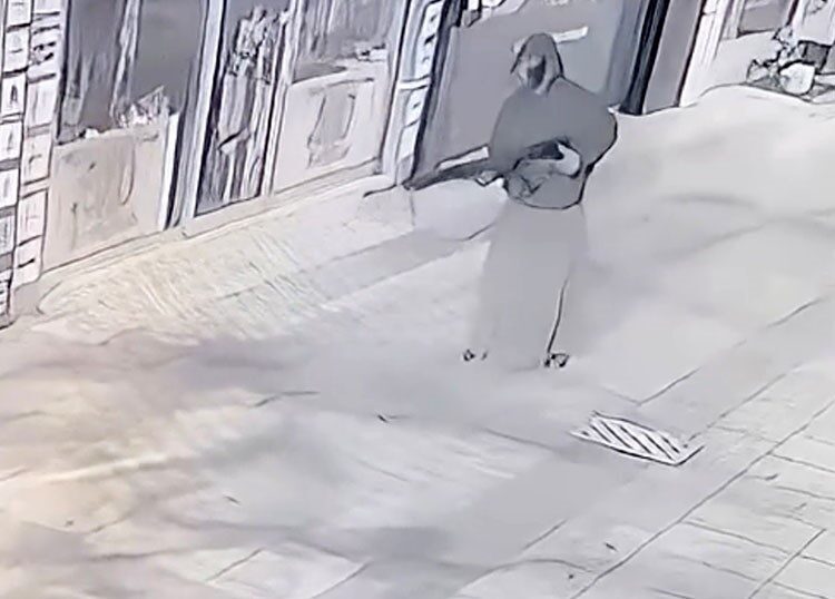 Kastamonu’da bir iş yerine etek giyip yüzlerini kapatarak silahlı saldırı