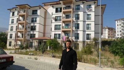 Hatay’da depremde yuvası yıkılan ve hak sahibi sayılmayan Serkan Sürmeli,