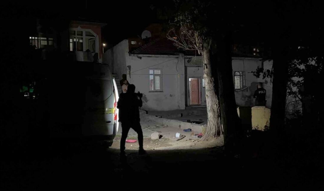 Kayseri’nin Melikgazi ilçesinde bir evde bıçaklı saldırıya uğrayan 12 yaşındaki
