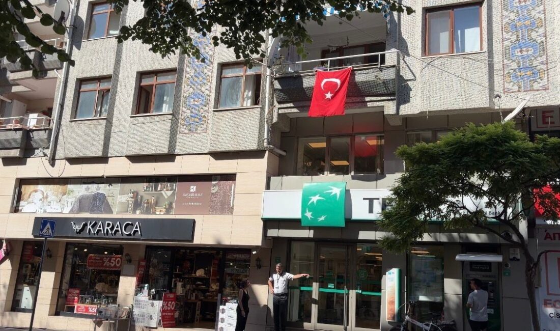 Kırklareli ilinde, görme engelli Necati Geniş isimli bir kişi, evinin