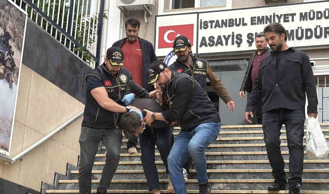 İstanbul Eyüpsultan Camii’nde namaz esnasında çıkan anlaşmazlık sonucu havaya ateş