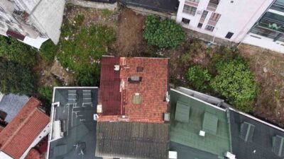İstanbul’un Eyüpsultan ilçesinde meydana gelen şiddetli yağmur sonrasında toprağın kaymasıyla