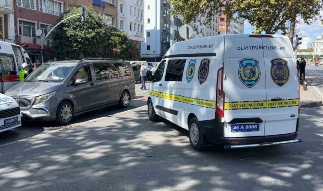 İstanbul’un Fatih ilçesinde, iddiaya göre yayalar için yanan kırmızı ışığı