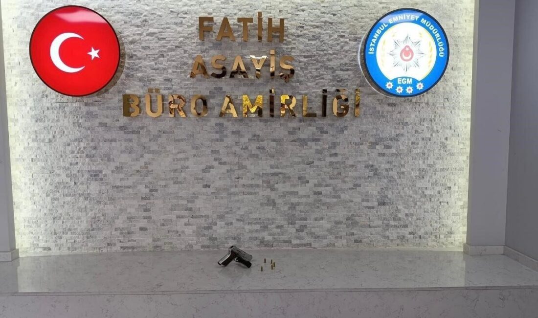 Fatih ilçesinde çarşı ve mahalle bekçileri tarafından durdurulan iki motosiklet