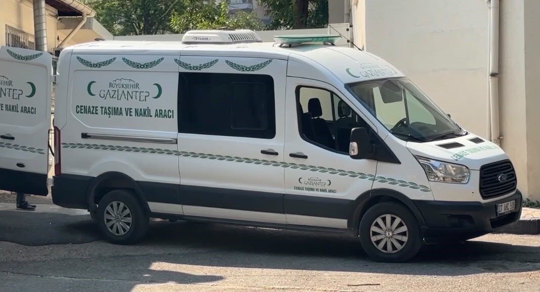 Gaziantep’te, 17 yaşındaki bir işçi, çalışmakta olduğu 6. kattaki inşaatın