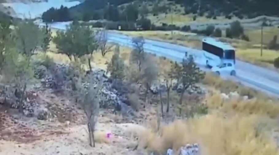 Gaziantep’te meydana gelen trafik kazasında, bir otomobil ile şehirlerarası bir
