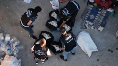 Gaziantep’te gerçekleştirilen bir operasyonda, 8 valize zulalanmış halde 572 bin