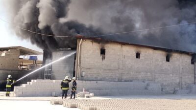 Nizip ilçesinde bulunan bir atık yağ tesisinde yangın çıktı ve
