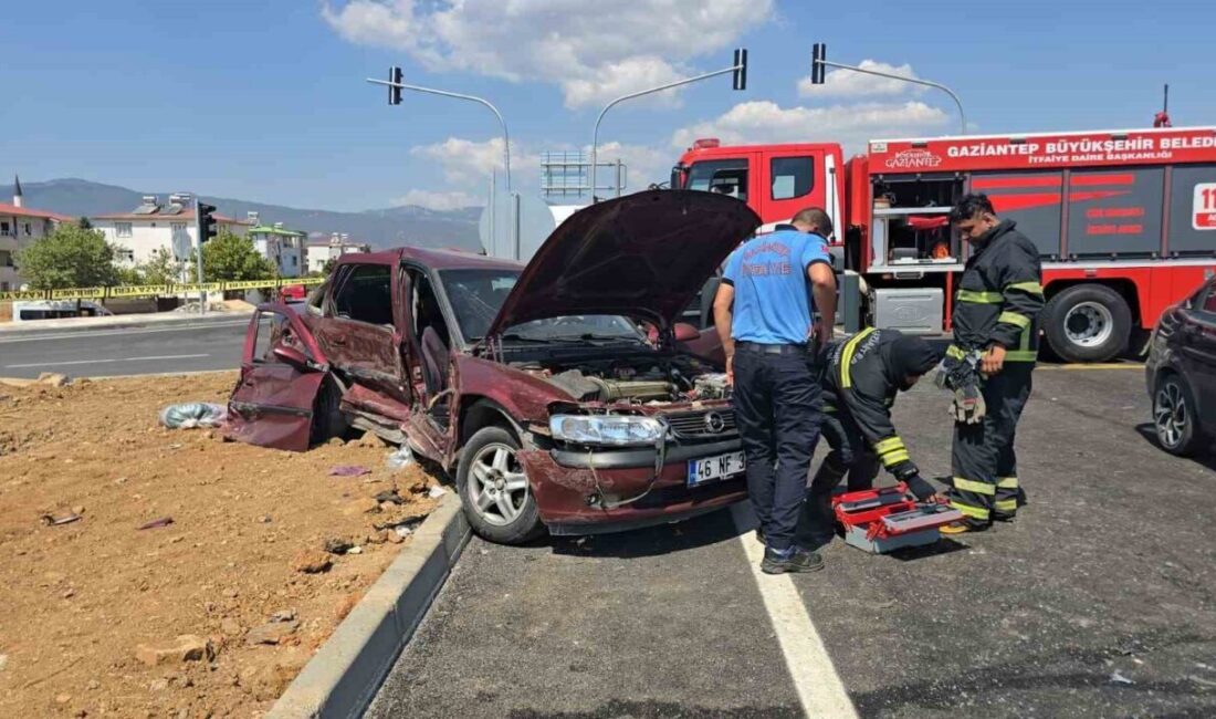 Gaziantep’in Atatürk Mahallesi Fatih Caddesi Otogar Kavşağı’nda meydana gelen trafik
