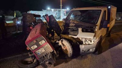 Gaziantep’in Yavuzeli ilçesinde kamyonet ile traktörün çarpışması sonucunda 3 kişi