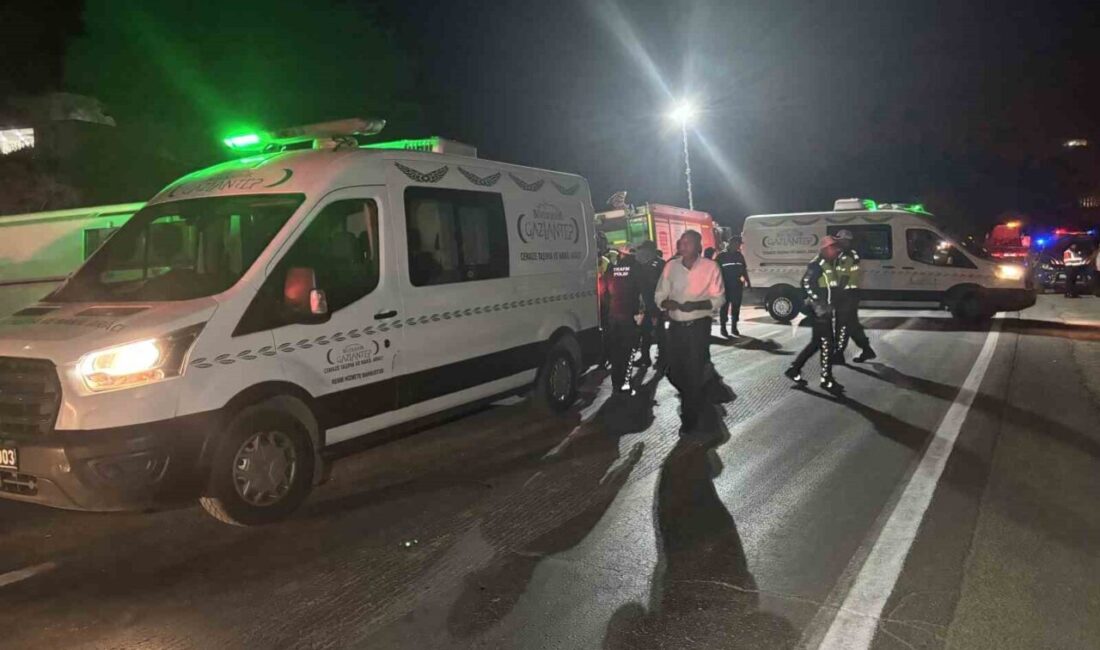 Gaziantep’te meydana gelen kaza sonucunda hayatını kaybeden 7 kişinin cenazeleri,