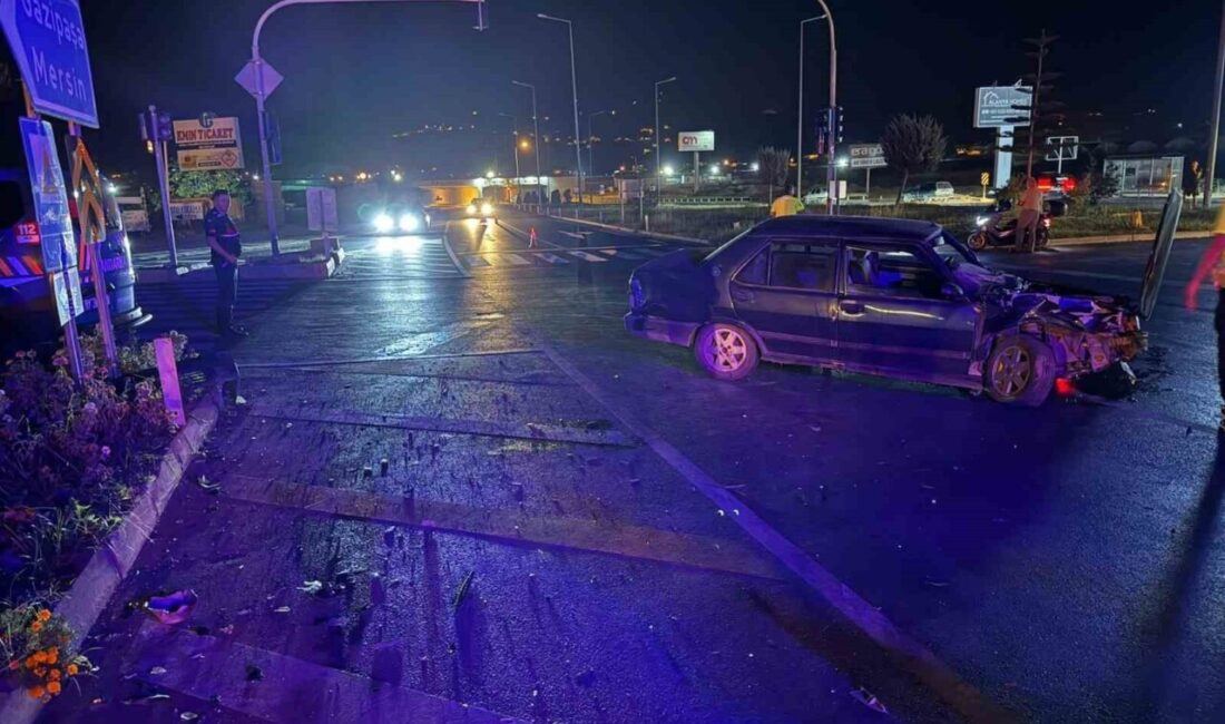 Gazipaşa ilçesinde meydana gelen trafik kazasında iki aracın çarpışması sonucunda