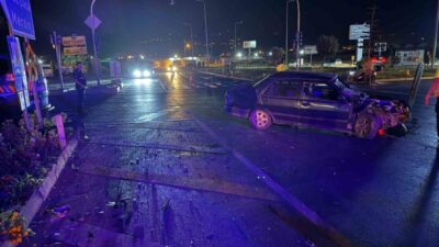 Gazipaşa ilçesinde meydana gelen trafik kazasında iki aracın çarpışması sonucunda