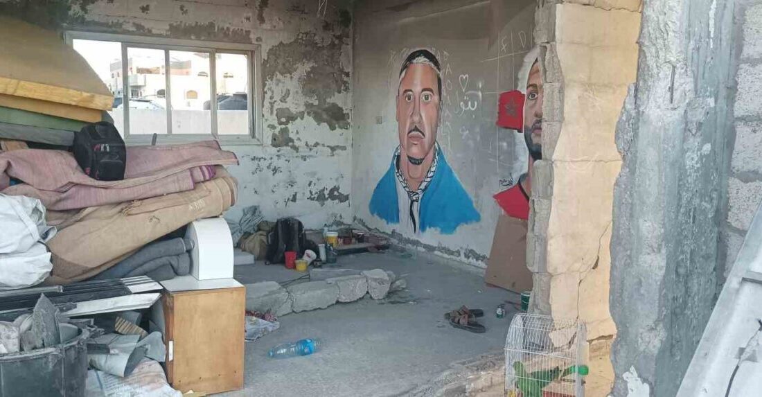Gazze Şeridi’nde devam eden İsrail saldırıları sırasında Al-Nasr Mahallesi’nde yaşayan
