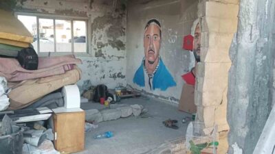 Gazze Şeridi’nde devam eden İsrail saldırıları sırasında Al-Nasr Mahallesi’nde yaşayan