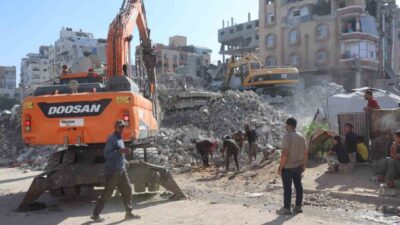 Gazze’de dün çöken 7 katlı binanın enkazında kurtarma ekipleri, ikinci