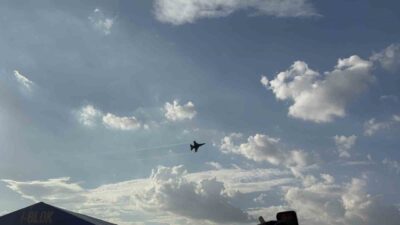 Şanlıurfa’da TEKNOFEST Güneydoğu etkinliği kapsamında gerçekleştirilen gösteri uçuşunda SOLOTÜRK, nefesleri